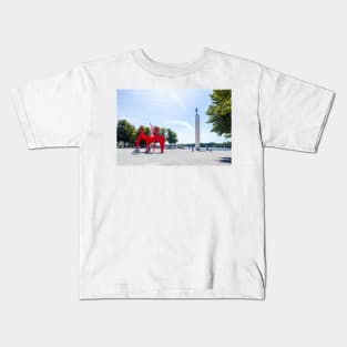 Figures and torchbearer column at Maschsee, Hanover, Lower Saxony, Germany, Europe Kids T-Shirt